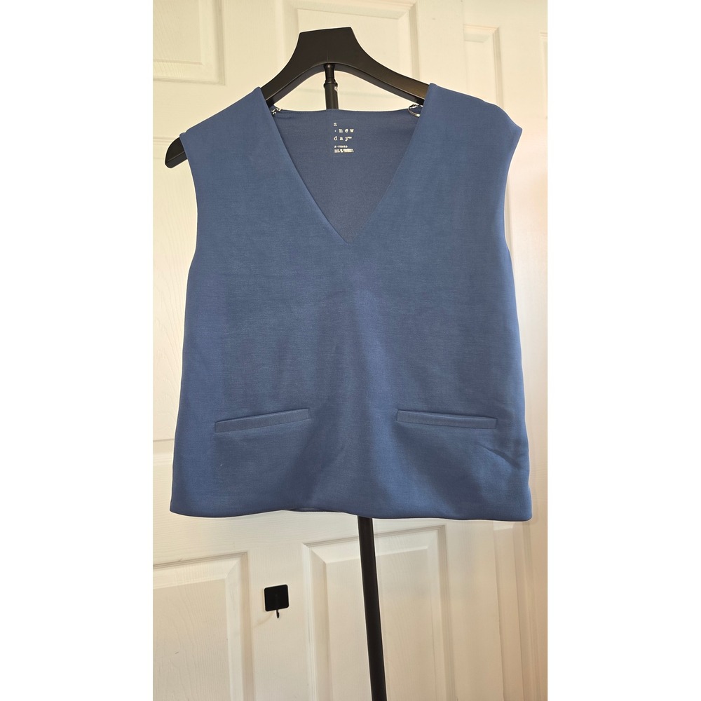 A New Day Womens XS Blue V-Neck Sleeveless Knit Vest Top  NWT